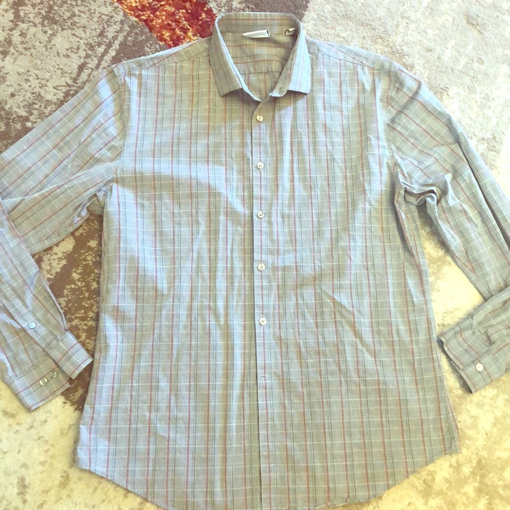 Men’s slim fit dress shirt